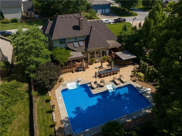 204 Chippewa Lane, Lake Winnebago, MO 64034