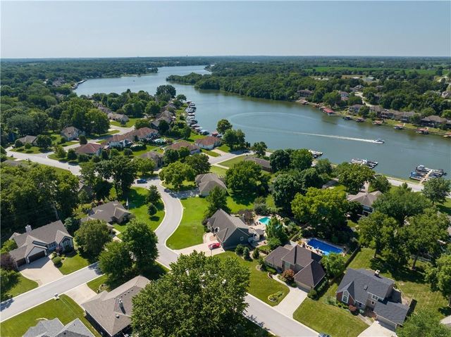 204 Chippewa Lane, Lake Winnebago, MO 64034