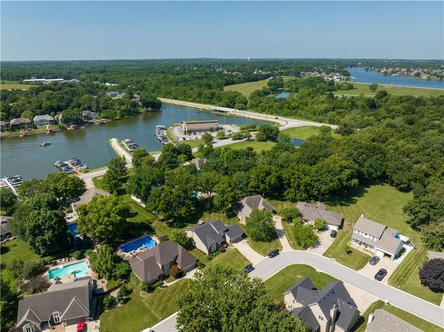 204 Chippewa Lane, Lake Winnebago, MO 64034