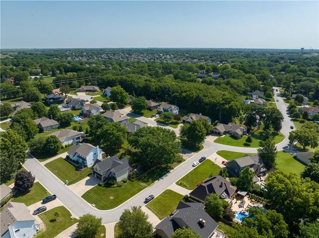 204 Chippewa Lane, Lake Winnebago, MO 64034