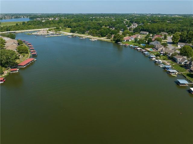 204 Chippewa Lane, Lake Winnebago, MO 64034