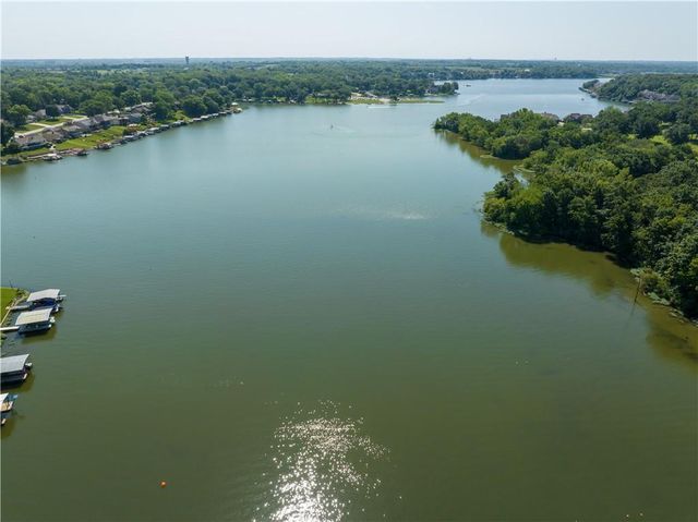 204 Chippewa Lane, Lake Winnebago, MO 64034