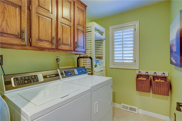 204 Chippewa Lane, Lake Winnebago, MO 64034
