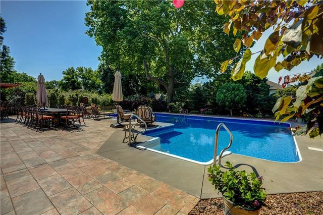 204 Chippewa Lane, Lake Winnebago, MO 64034