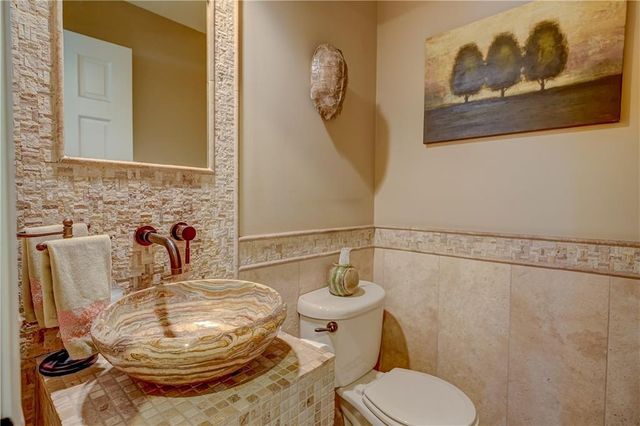 204 Chippewa Lane, Lake Winnebago, MO 64034