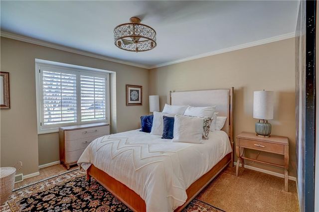 204 Chippewa Lane, Lake Winnebago, MO 64034