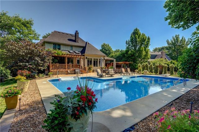 204 Chippewa Lane, Lake Winnebago, MO 64034