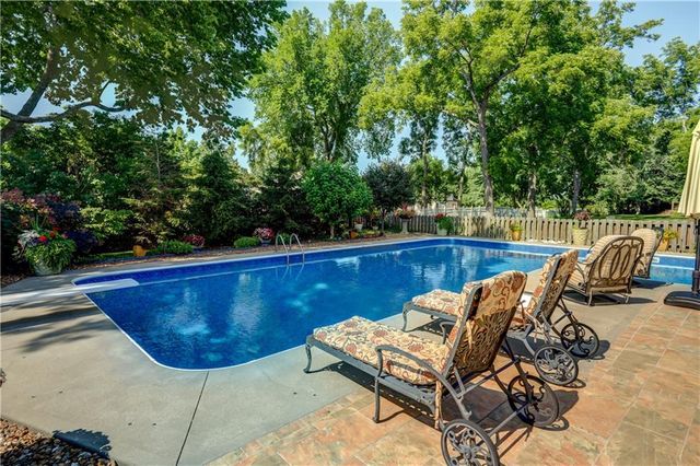 204 Chippewa Lane, Lake Winnebago, MO 64034