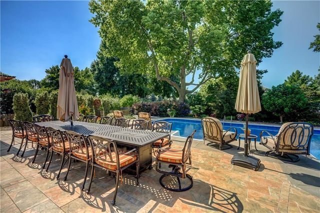 204 Chippewa Lane, Lake Winnebago, MO 64034