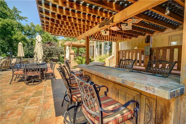 204 Chippewa Lane, Lake Winnebago, MO 64034