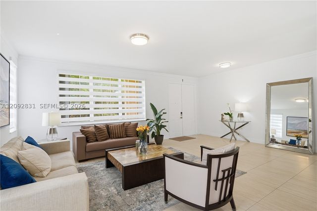 1612 Blue Jay Cir, Weston, FL 33327