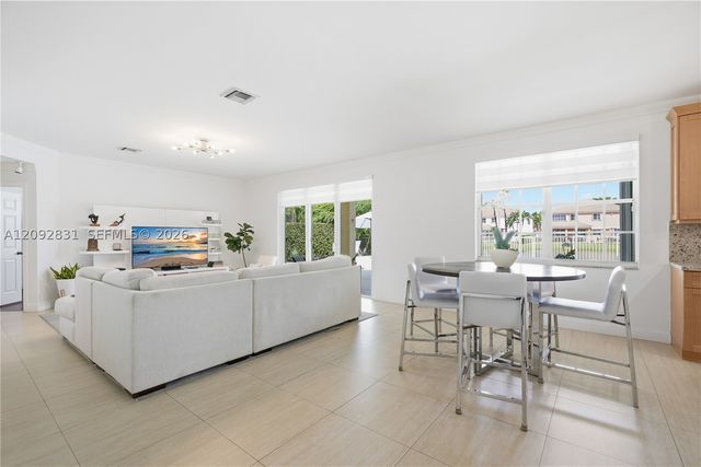 1612 Blue Jay Cir, Weston, FL 33327