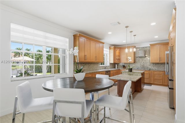 1612 Blue Jay Cir, Weston, FL 33327