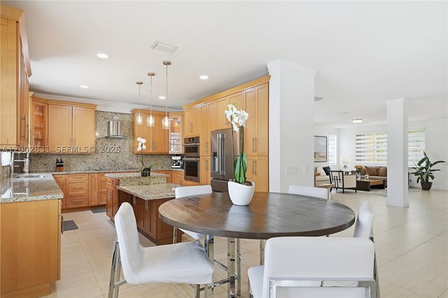 1612 Blue Jay Cir, Weston, FL 33327