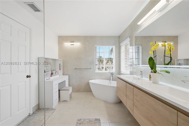 1612 Blue Jay Cir, Weston, FL 33327