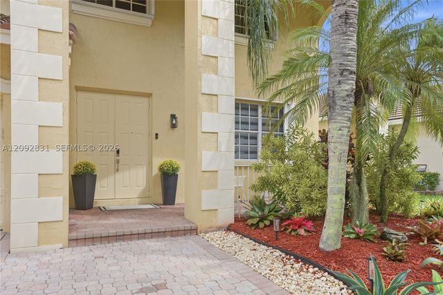 1612 Blue Jay Cir, Weston, FL 33327