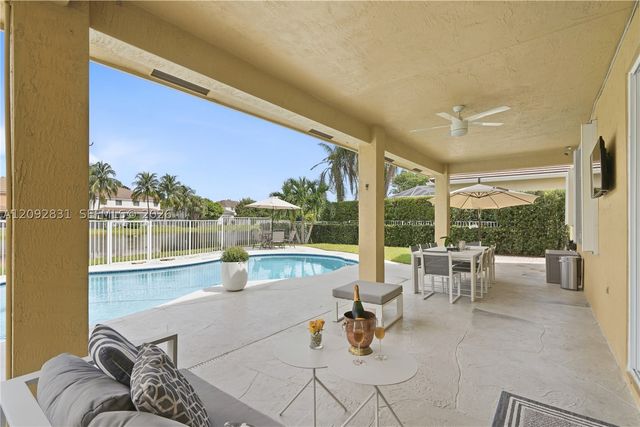 1612 Blue Jay Cir, Weston, FL 33327