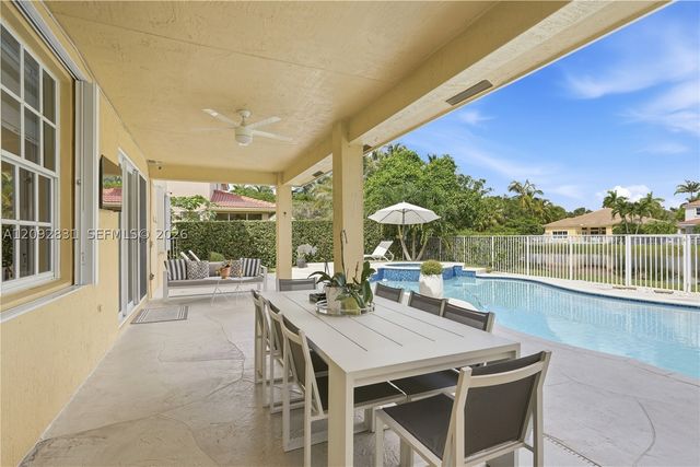 1612 Blue Jay Cir, Weston, FL 33327