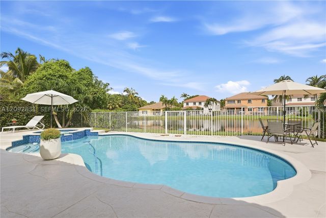 1612 Blue Jay Cir, Weston, FL 33327