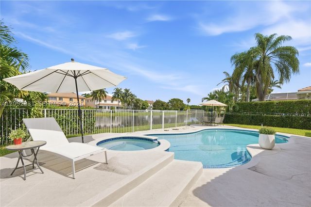 1612 Blue Jay Cir, Weston, FL 33327