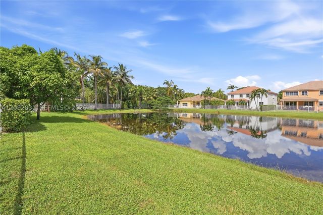 1612 Blue Jay Cir, Weston, FL 33327