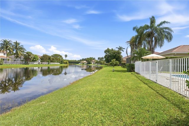1612 Blue Jay Cir, Weston, FL 33327