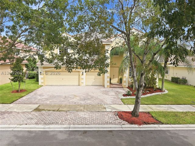 1612 Blue Jay Cir, Weston, FL 33327