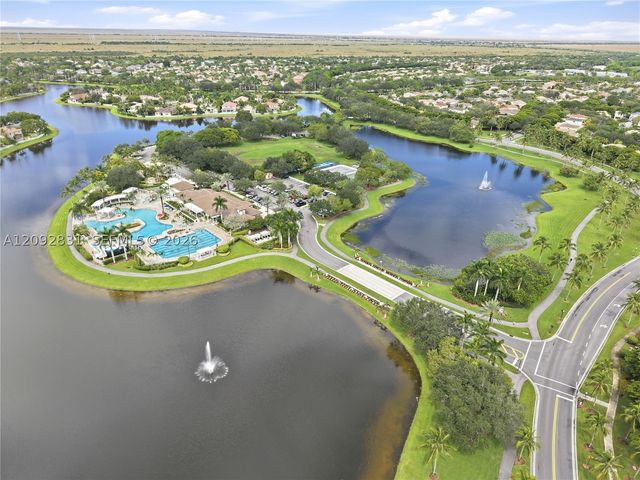 1612 Blue Jay Cir, Weston, FL 33327