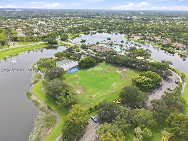 1612 Blue Jay Cir, Weston, FL 33327