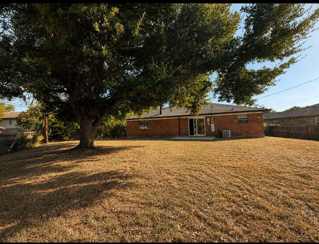 1105 Mapleview Drive, Arlington, TX 76018