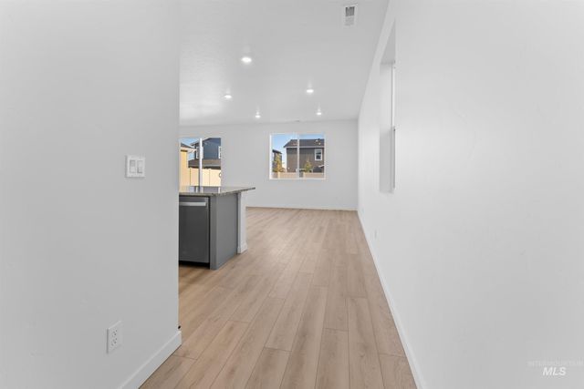 690 N Tessa Ave, Meridian, ID 83642