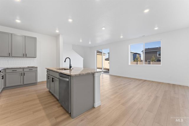 690 N Tessa Ave, Meridian, ID 83642