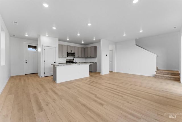 690 N Tessa Ave, Meridian, ID 83642