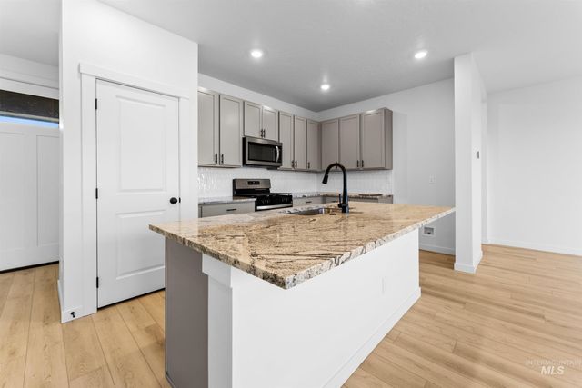 690 N Tessa Ave, Meridian, ID 83642