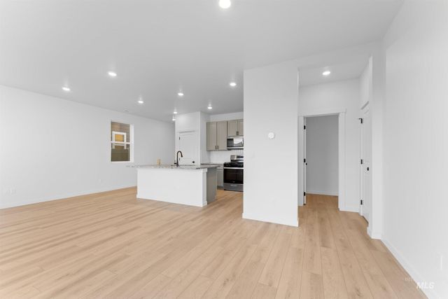 690 N Tessa Ave, Meridian, ID 83642