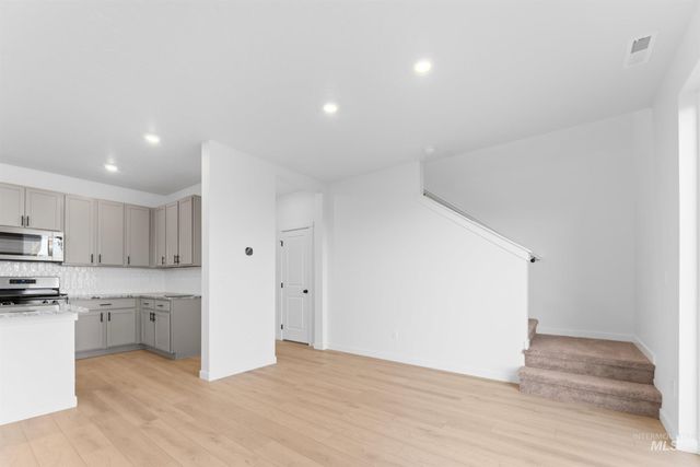 690 N Tessa Ave, Meridian, ID 83642