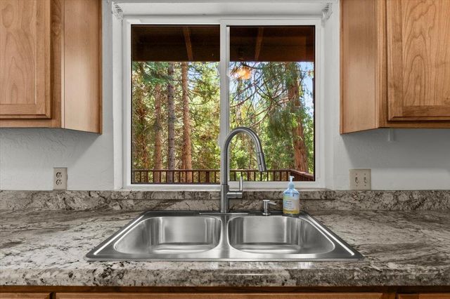 7058 Lakewood Dr, Pollock Pines, CA 95726