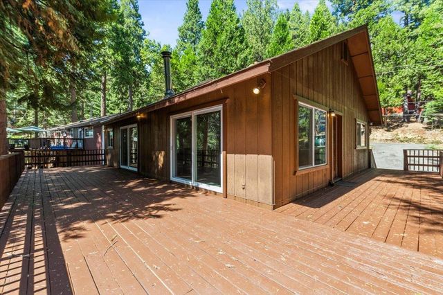 7058 Lakewood Dr, Pollock Pines, CA 95726