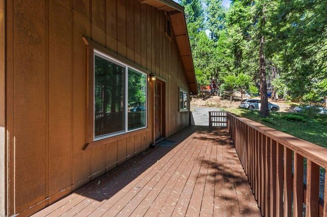 7058 Lakewood Dr, Pollock Pines, CA 95726