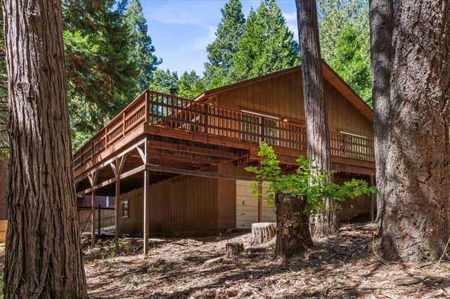 7058 Lakewood Dr, Pollock Pines, CA 95726