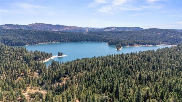 7058 Lakewood Dr, Pollock Pines, CA 95726