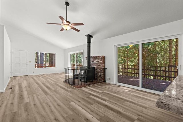 7058 Lakewood Dr, Pollock Pines, CA 95726