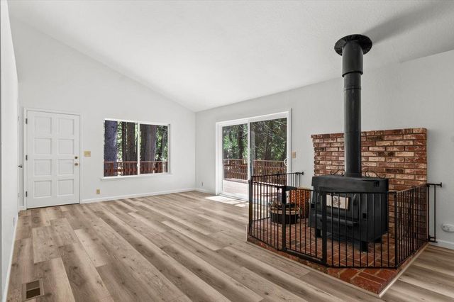 7058 Lakewood Dr, Pollock Pines, CA 95726