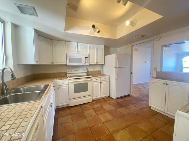 14263 N FOUNTAIN HILLS Boulevard 2, Fountain Hills, AZ 85268