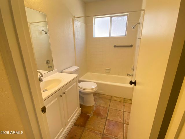 14263 N FOUNTAIN HILLS Boulevard 2, Fountain Hills, AZ 85268