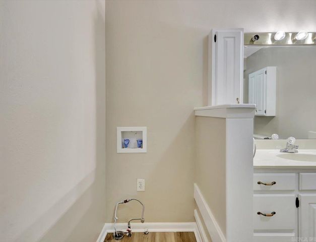 169 San Carlos, Hot Springs, AR 71913