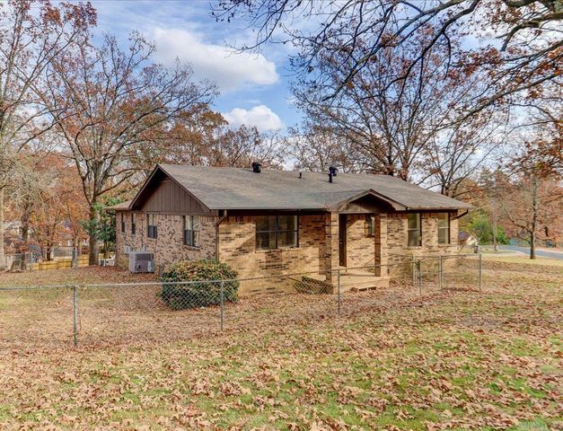 169 San Carlos, Hot Springs, AR 71913