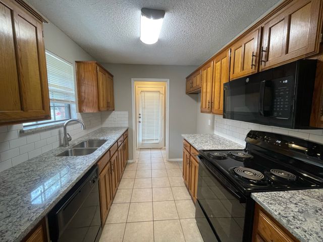 5227 Wild Horse Court, Arlington, TX 76017