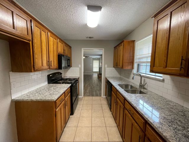 5227 Wild Horse Court, Arlington, TX 76017