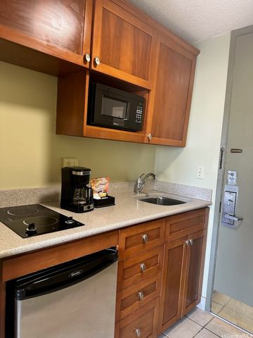 2427 Kuhio Avenue 1305, Honolulu, HI 96815